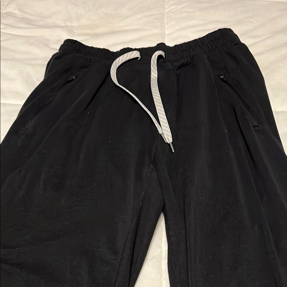 Vuori Black Joggers - Picture 2 of 5